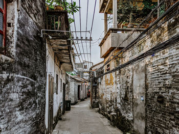 Narrow alley amidst buildings in city