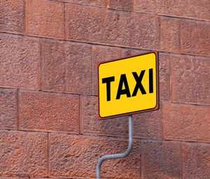 Taxi text on wall