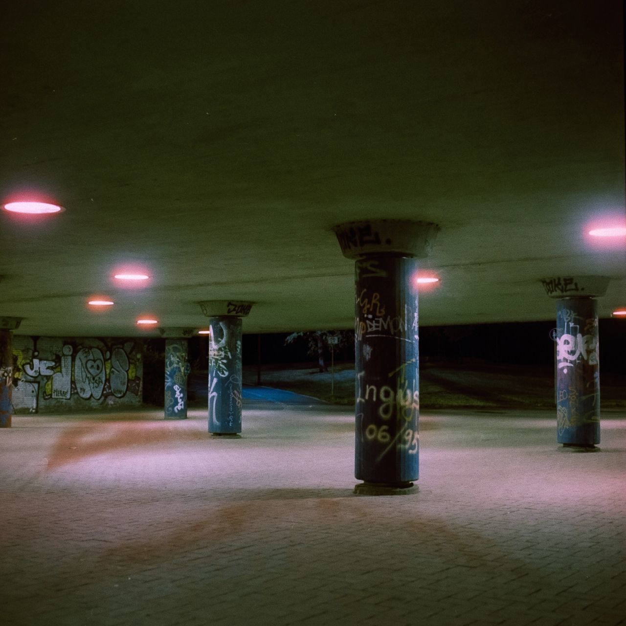 ILLUMINATED STREET LIGHT IN CITY