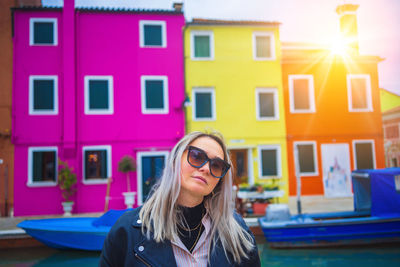 Portrait of young woman in sunglasses