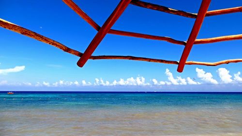 Scenic view of caribbean sea against blue sky during sunny day