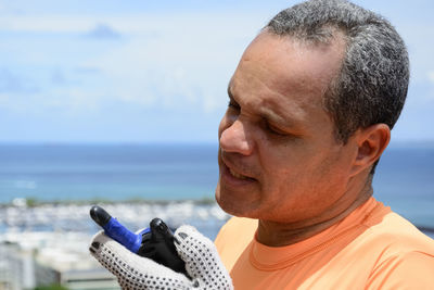 Man preparing to practice rappel on elevador lacerda, the postcard of salvador, bahia, brazil.