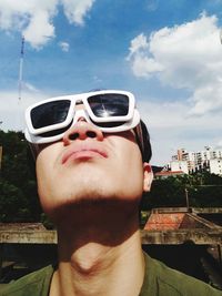 Portrait of man wearing sunglasses against sky