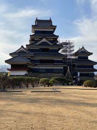 Exterior of matsumoto castle against sky