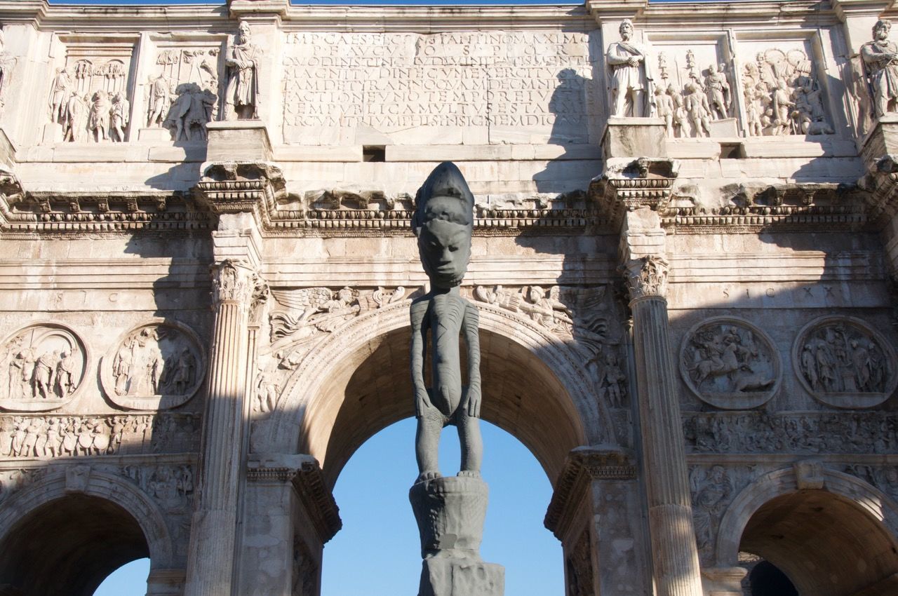 LOW ANGLE VIEW OF STATUES ON THE WALL