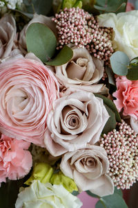 Bright pink flowers bouquet closeup. roses and orchids wallpaper. beautiful background 