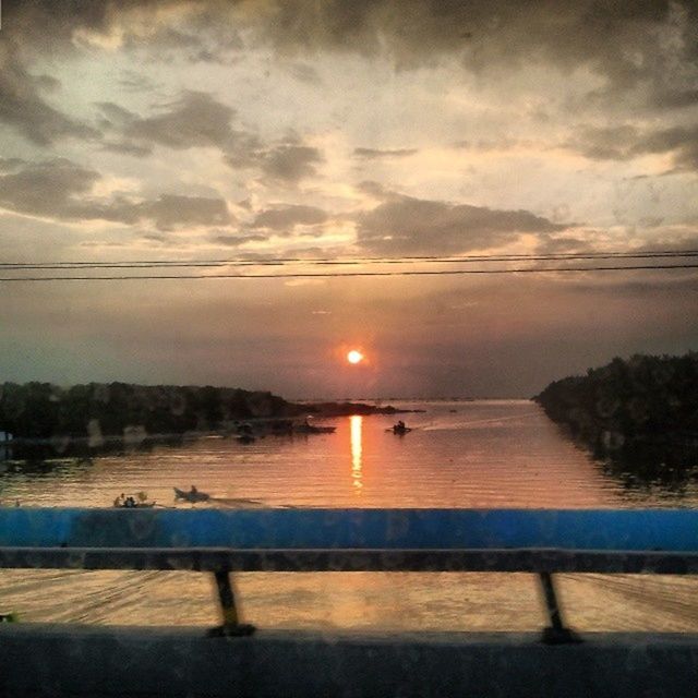 water, sunset, sky, tranquil scene, scenics, sea, tranquility, beauty in nature, horizon over water, cloud - sky, beach, silhouette, nature, idyllic, reflection, sun, shore, cloud, outdoors, calm