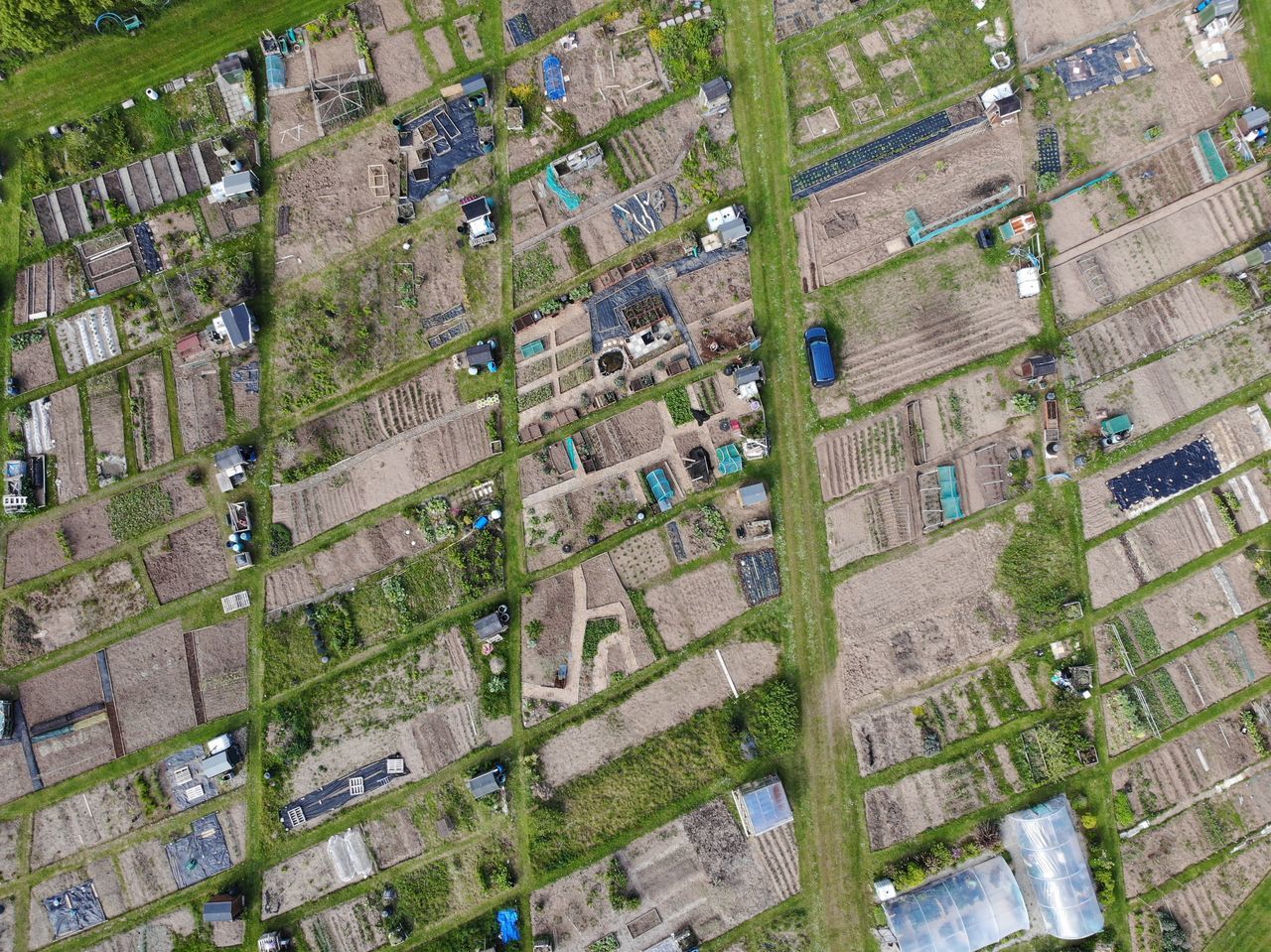 HIGH ANGLE VIEW OF BUILDINGS