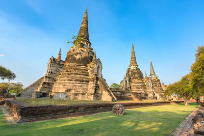 Ancient temple in ayutthaya, thailand. the temple is on the site of the old royal palace 