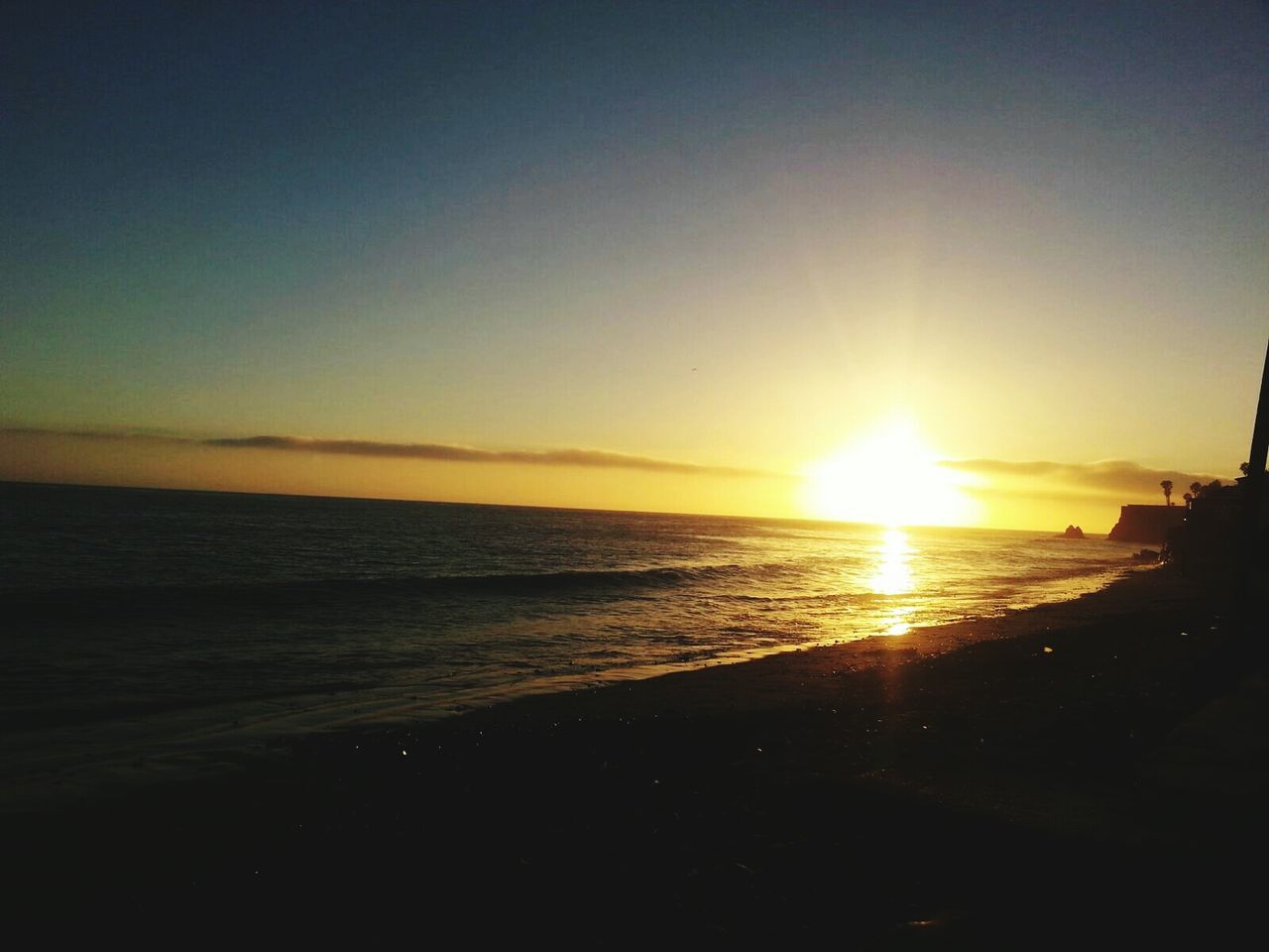 sea, sun, horizon over water, sunset, water, beach, scenics, tranquil scene, beauty in nature, tranquility, shore, sunlight, idyllic, sky, nature, clear sky, sunbeam, reflection, copy space, orange color