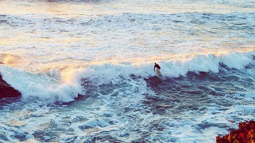 Waves splashing in sea