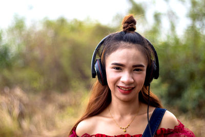 Portrait of a smiling young woman