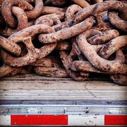 Close-up of rusty metal chain