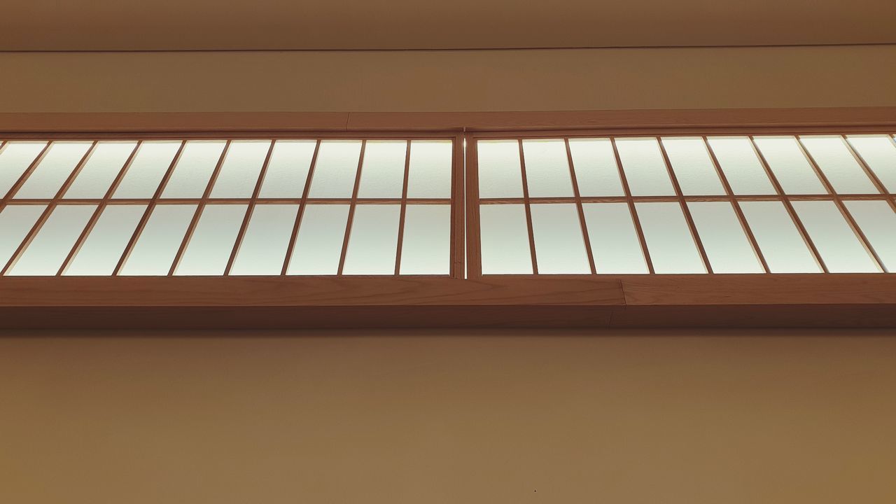 LOW ANGLE VIEW OF GLASS WINDOW