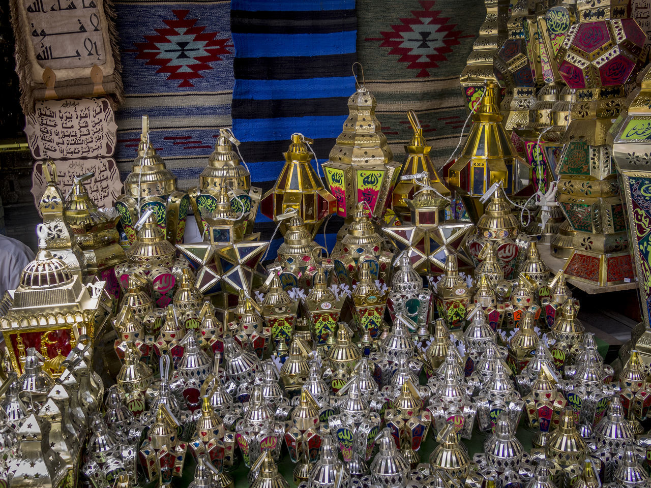 CLOSE-UP OF HANGING FOR SALE IN MARKET STALL