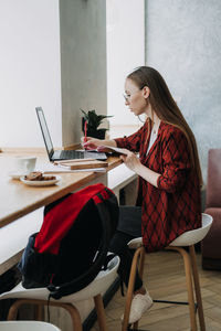 How to work more productively. young woman student, freelancer working with laptop