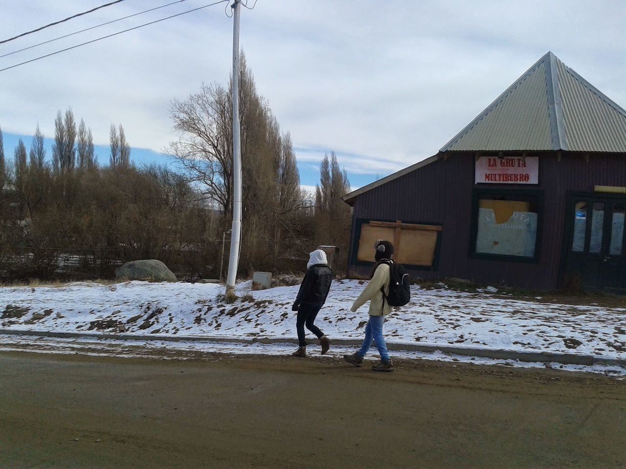 PEOPLE WALKING ON SNOW COVERED LANDSCAPE