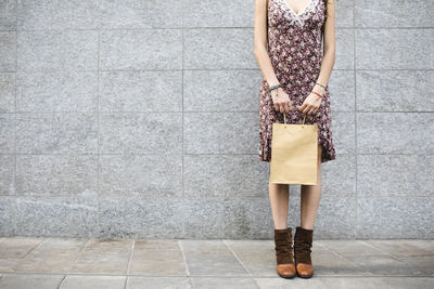 Young woman holding shopping bag