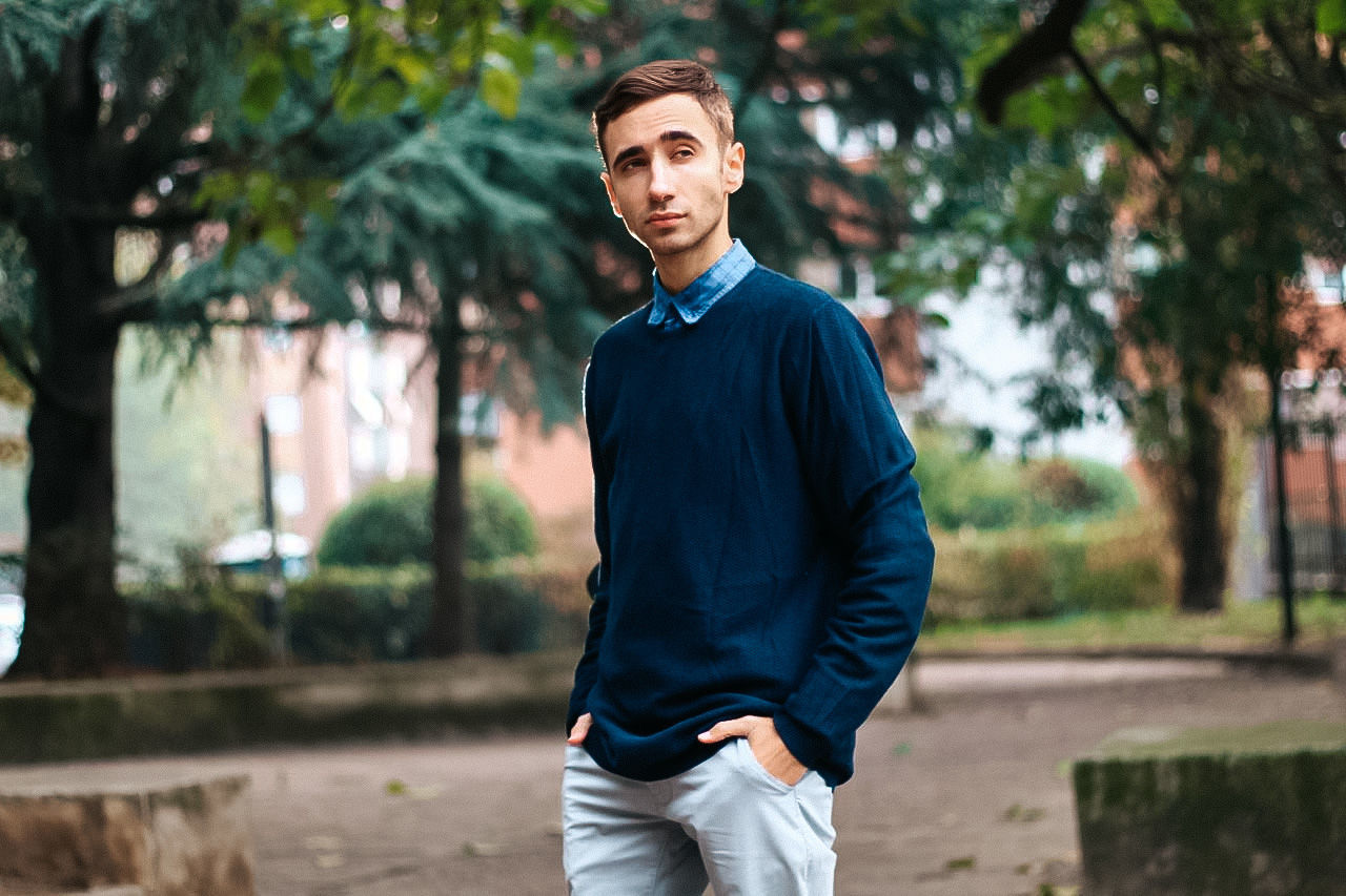 PORTRAIT OF MAN STANDING AGAINST TREES