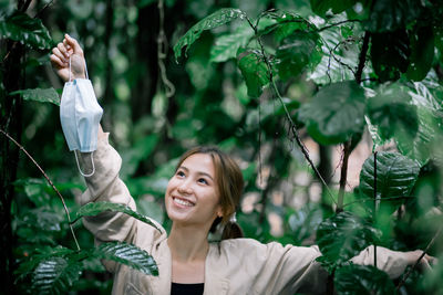 Portrait of a smiling young woman outdoors