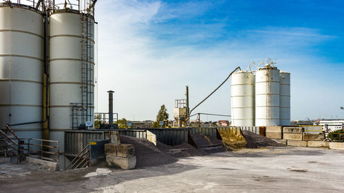 Cement industry and related silos