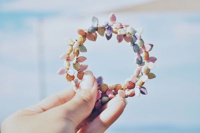 Close-up of hand holding plant