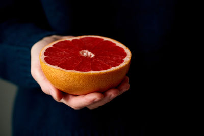 Close-up of hand holding apple