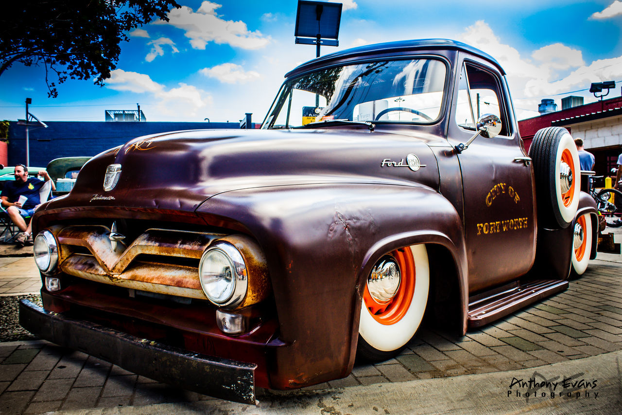 VIEW OF VINTAGE CAR ON THE ROAD