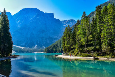 Panoramic view of lake and mountains against sky