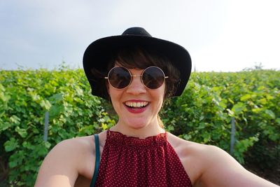 Portrait of smiling young woman wearing sunglasses