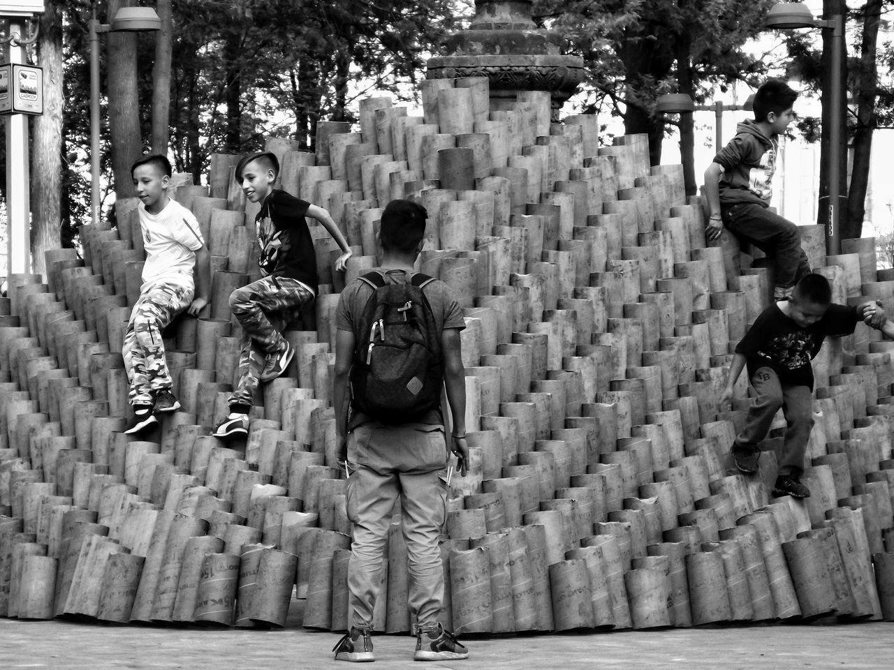 full length, group of people, real people, architecture, women, men, lifestyles, child, males, people, boys, togetherness, day, childhood, leisure activity, females, bonding, outdoors, standing, sister