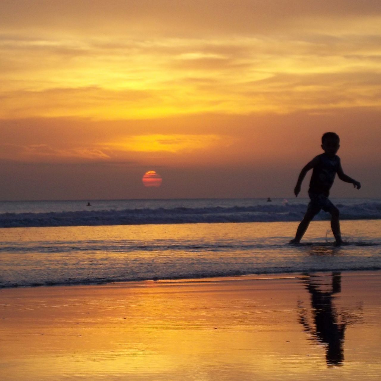 sea, sunset, horizon over water, beach, water, leisure activity, lifestyles, shore, full length, sky, scenics, orange color, beauty in nature, tranquil scene, sand, vacations, childhood, tranquility