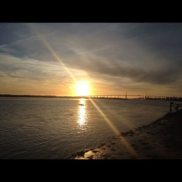 sunset, water, sun, sea, sky, scenics, tranquil scene, tranquility, beauty in nature, horizon over water, reflection, sunlight, cloud - sky, silhouette, nature, idyllic, beach, orange color, sunbeam, cloud