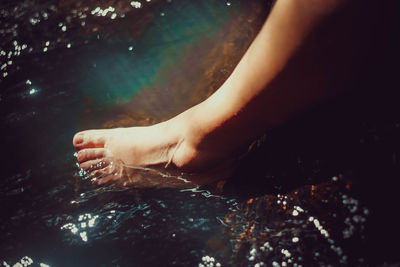  woman's feet relaxing in water