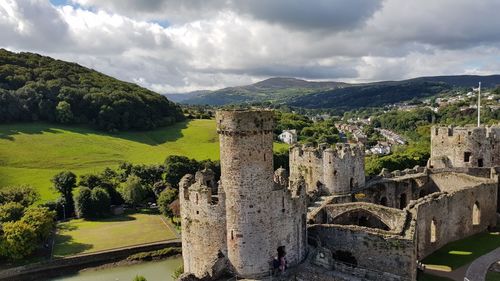 Panoramic view of old ruins against sky