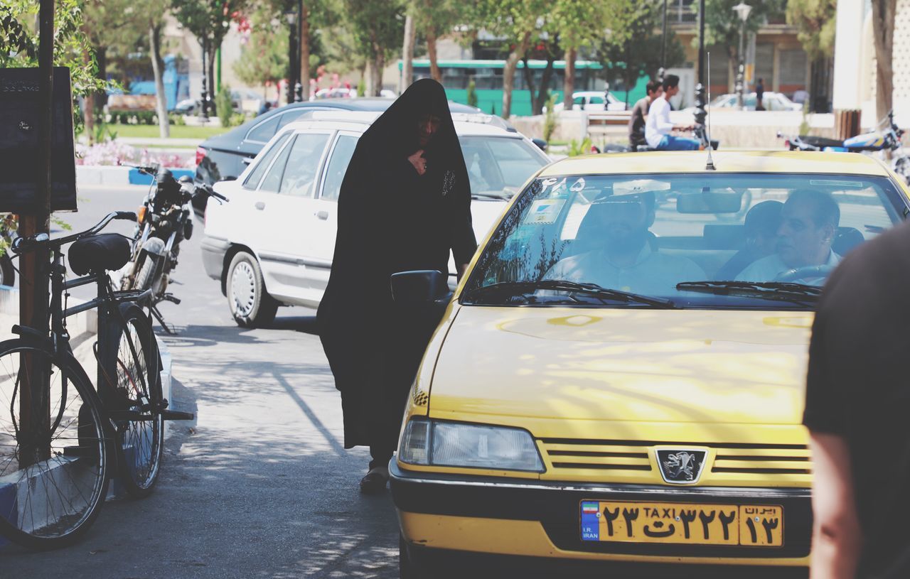 transportation, mode of transportation, car, land vehicle, motor vehicle, city, street, road, architecture, real people, day, incidental people, bicycle, people, city life, communication, parking, outdoors, stationary