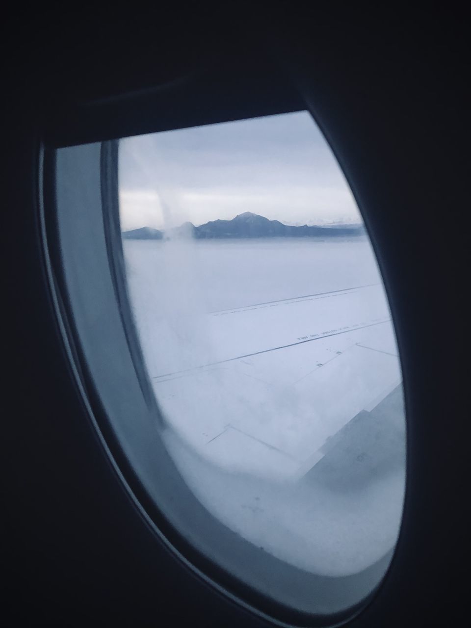 VIEW OF LANDSCAPE SEEN THROUGH AIRPLANE WINDOW