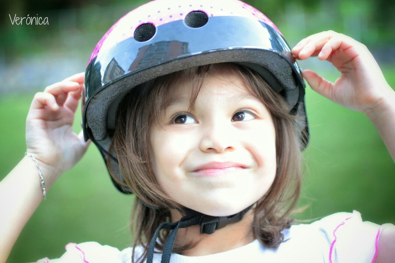 person, portrait, looking at camera, focus on foreground, lifestyles, leisure activity, front view, young adult, happiness, smiling, headshot, close-up, holding, childhood, head and shoulders, day, outdoors, young women