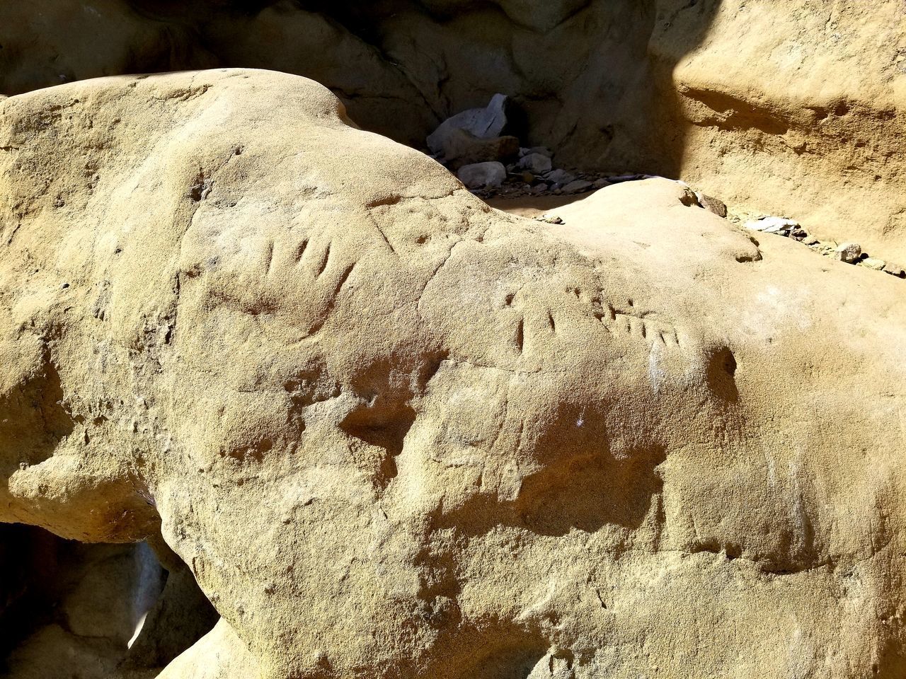 CLOSE-UP OF ROCK FORMATIONS