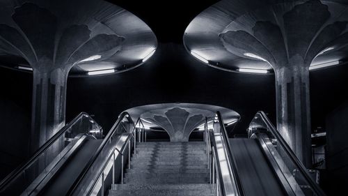 Illuminated tunnel