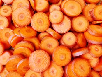 Full frame shot of carrot slices