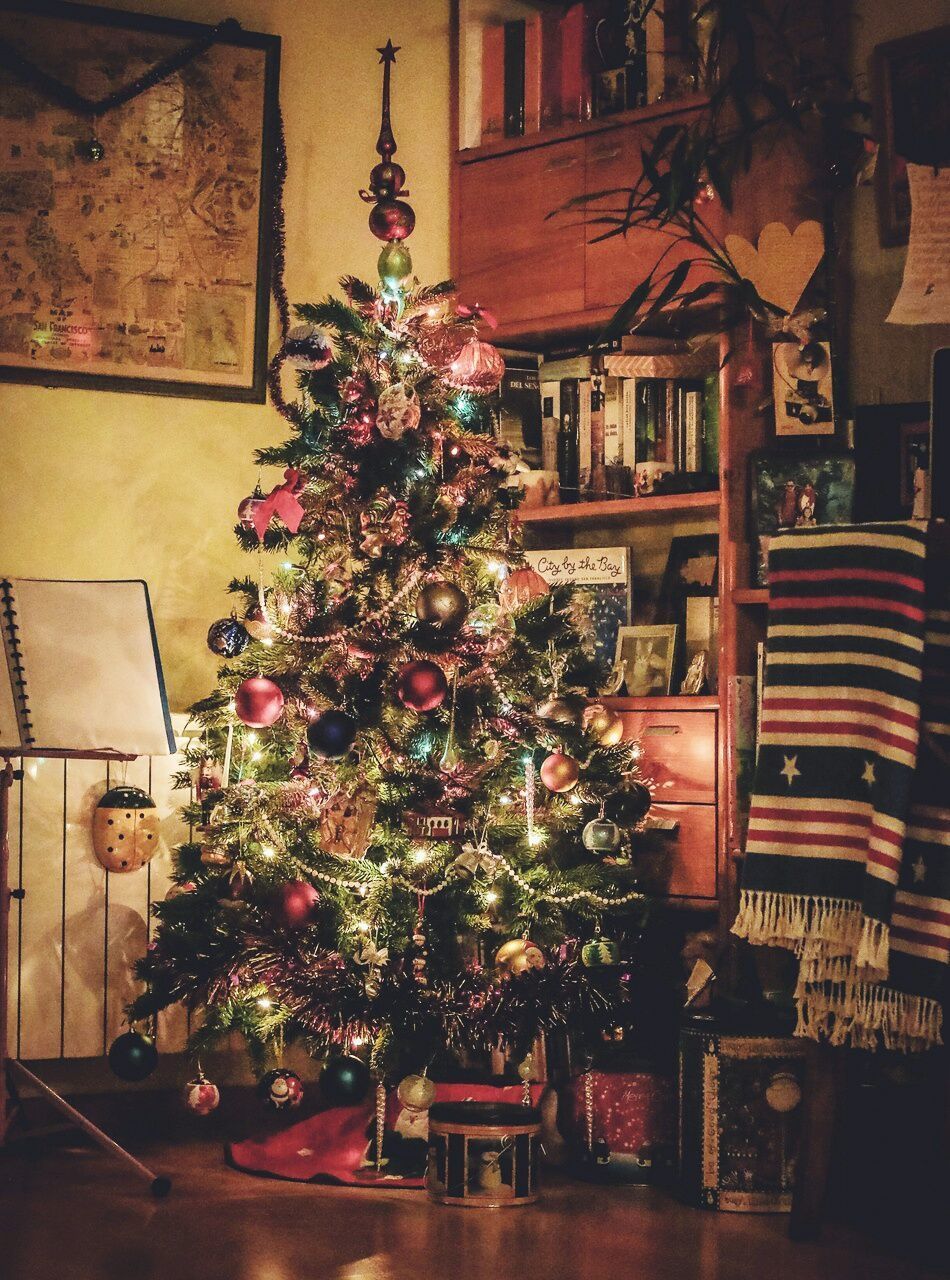 CHRISTMAS TREE HANGING ON WALL