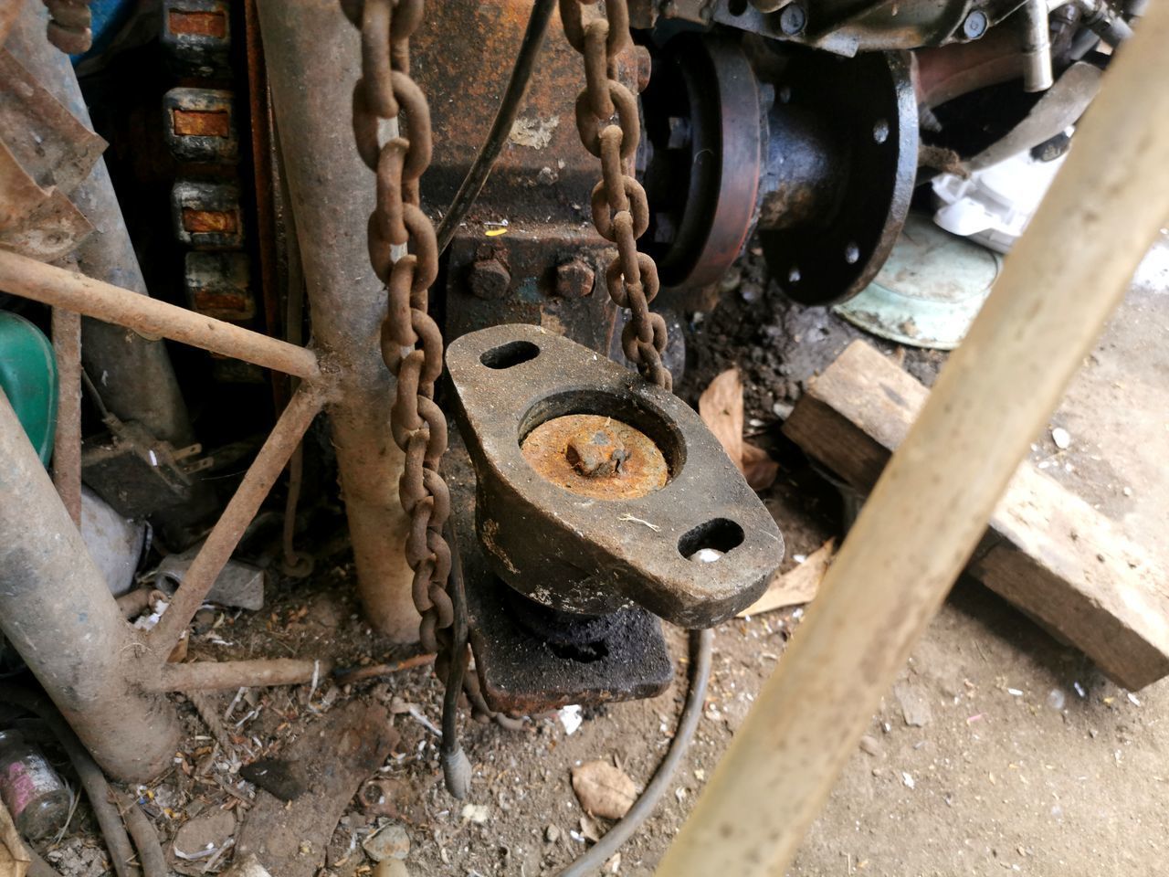 HIGH ANGLE VIEW OF RUSTY MACHINE PART OF ABANDONED WHEEL