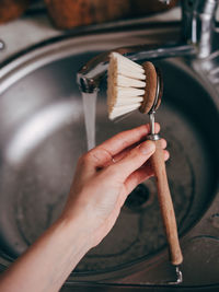 Dishwashing brush in the hand