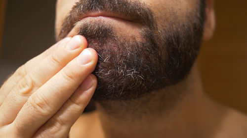 Close-up of man hand on finger