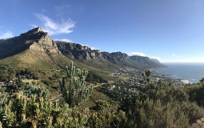 Scenic view of mountains and sea against sky from lions head 