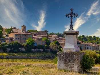 Panoramic view of historic building against sky