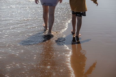 Womand and child walking by the beach