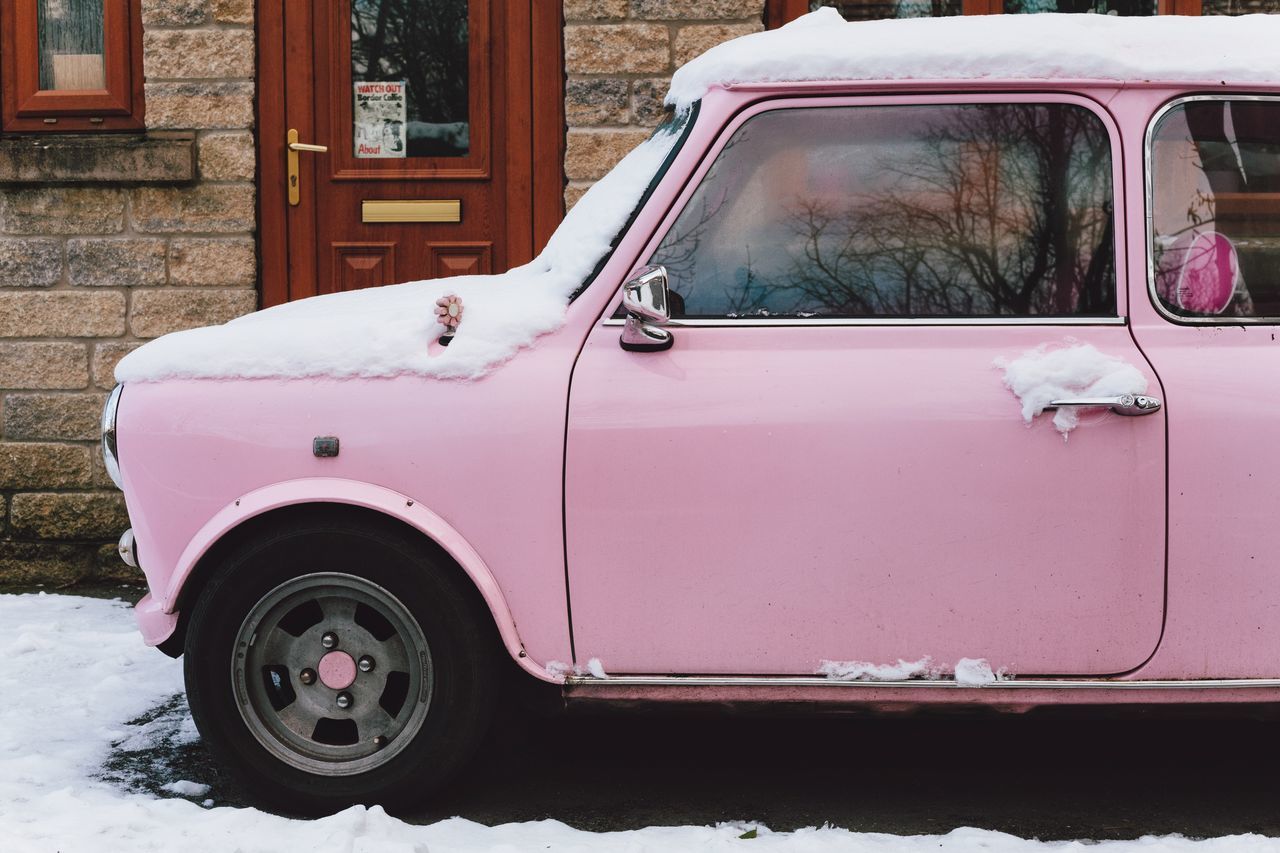 mode of transportation, land vehicle, transportation, car, motor vehicle, day, snow, winter, stationary, architecture, no people, retro styled, cold temperature, street, city, outdoors, white color, built structure