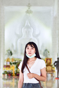 Portrait of a beautiful young woman standing outdoors